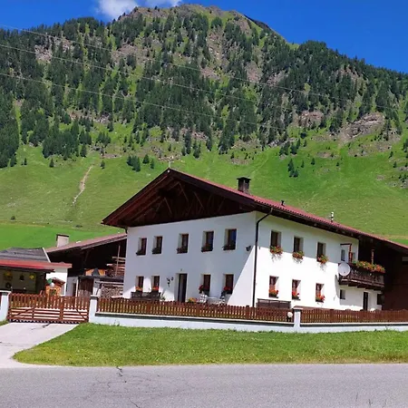 In - Tirol 717 Apartman *